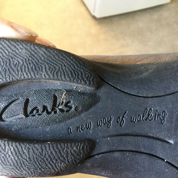 Gold color Clarks i motion shoes size 9W leather upper - Picture 3 of 5